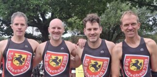 TuS Breitscheid bei Triathlon in Krefeld am Start Marcus Hammelmaier, Christopher Steinfelsner, Friedemann Gobrecht und Christian Zylka. Foto: TuS Breitscheid