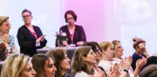 Wirtschaft kann auf das Potenzial von Frauen nicht verzichten Rund 150 Teilnehmer waren vor Ort. Foto: IHK Düsseldorf / Melanie Zanin
