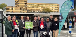 Frühstück am Velberter ZOB Am Velberter ZOB erhielten Pendlerinnen und Pendler ihr Pendlerfrühstück. Foto: Kreis ME