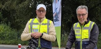 Pedelec-Kurssaison geht für die Kreisverkehrswacht zu Ende Ralf Hühne und Michael Gertler, beide von der Kreisverkehrswach, sind die Moderatoren der Pedelec-Kurse gewesen. Foto: Kreisverkehrswacht