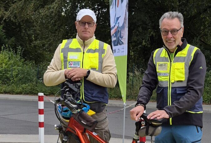 Ralf Hühne und Michael Gertler, beide von der Kreisverkehrswach, sind die Moderatoren der Pedelec-Kurse gewesen. Foto: Kreisverkehrswacht Ralf Hühne und Michael Gertler, beide von der Kreisverkehrswach, sind die Moderatoren der Pedelec-Kurse gewesen. Foto: Kreisverkehrswacht