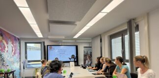 Neuer Internet-Zertifikatskurs für Lehrkräfte im Kreis Mettmann Mit dem „Internet-ABC“ lernen Lehrkräfte, die Medienkompetenz im Unterricht zu fördern. Foto: Kreis Mettmann