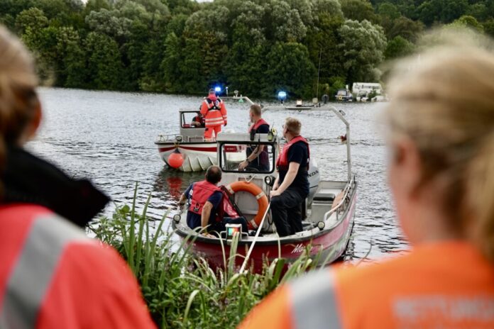 2026_09_03_W2_VermisstePersonInDerRuhr_LB_2 Mit drei Booten wurde die Ruhr bis zur Kettwiger Schleuse abgesucht. Hierbei kam auch Sonartechnik zum Einsatz. Foto: FW Essen