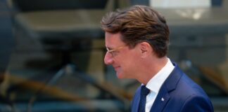 Abrechnung mit dem «Reservekanzler»: Was hat Wüst geschafft? Nordrhein-Westfalens Ministerpräsident Hendrik Wüst (CDU) nimmt Kritik der Opposition gelassen.