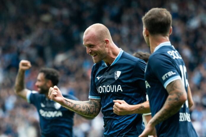 VfL Bochum - SpVgg Greuther Fürth Bochums Hofmann bejubelt seinen Treffer.