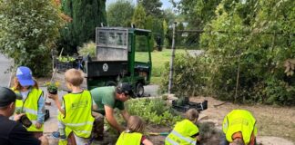 Kinder-Aktion auf dem Friedhof: Neues Staudenbeet angelegt