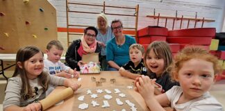 30 Herzchen für schwerkranke Menschen gebastelt