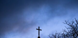 Studie in zwei Bistümern: Machtmissbrauch in Gemeinschaften Eine Studie befasst sich mit spirituellem Missbrauch am Beispiel von zwei Geistlichen Gemeinschaften aus zwei Bistümern. (Archivbild)