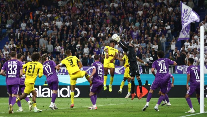HEBC - Borussia Dortmund Die HEBC-Amateure wehrten sich eine halbe Stunde tapfer gegen die Dortmunder Übermacht.