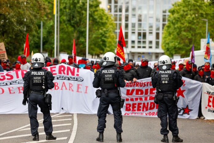 Blockade-Aktion von "Rheinmetall entwaffnen" Für Samstag hat das Antikriegs-Bündnis rund 400 Menschen zu einer Demonstration angemeldet.
