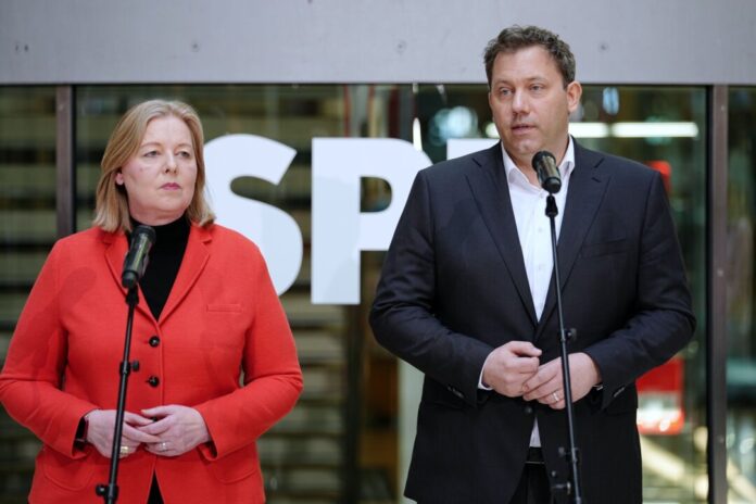 Kritik an SPD-Doppelspitze wächst: «politischere Führung» Das Führungstandem kommt zunehmend ins Schlingern. (Archivbild)s
