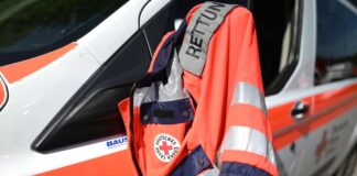 Kleinbus erfasst E-Scooter-Fahrer – Notoperation Bei einem Verkehrsunfall in der Kölner Innenstadt ist ein E-Scooter-Fahrer lebensgefährlich verletzt worden. (Symbolbild)