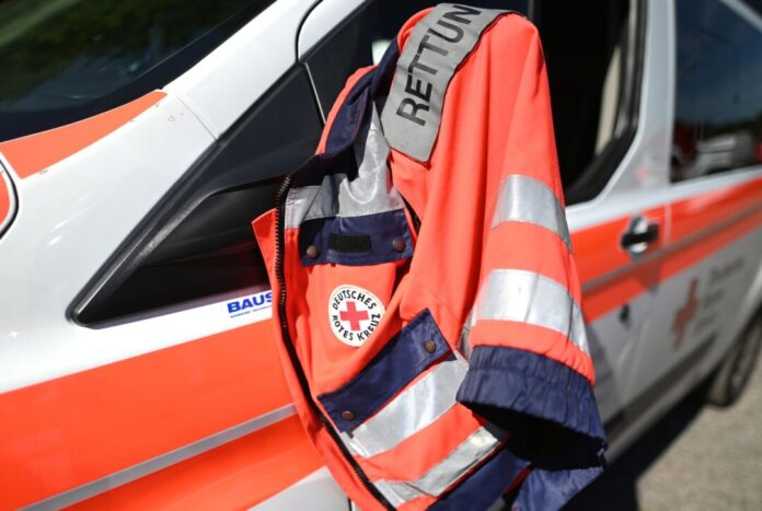 Rettungsdienst Bei einem Verkehrsunfall in der Kölner Innenstadt ist ein E-Scooter-Fahrer lebensgefährlich verletzt worden. (Symbolbild)