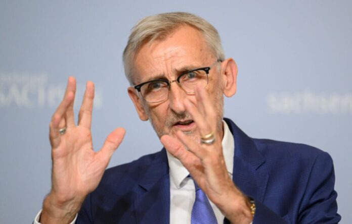 Armin Schuster Nach dem Willen von Sachsens Innenminister Armin Schuster sollen die Betreiber von Stromnetzen bessere Möglichkeiten erhalten, ihre Anlagen zu schützen (Archivbild)