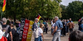 Wenig Zulauf für Anti-Merz-Kundgebung Die Zahl der Demonstranten blieb deutlich hinter den Erwartungen zurück.