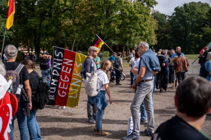 Demonstration "Projekt M1llion Berlin" Die Zahl der Demonstranten blieb deutlich hinter den Erwartungen zurück.