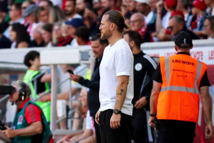 SC Freiburg - Bor. Mönchengladbach Im Fokus: Der Gladbacher Trainer Eugen Polanski.