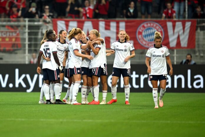 Die Fußballerinnen von Bayern München Die Bayern-Fußballerinnen bauten ihre Serie aus. (Archivbild)