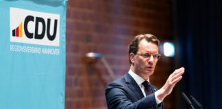 Wüst spricht sich gegen Personaldebatten aus NRW-Ministerpräsident Hendrik Wüst hat vor einer Fokussierung auf Personaldebatten gewarnt. (Archivbild)