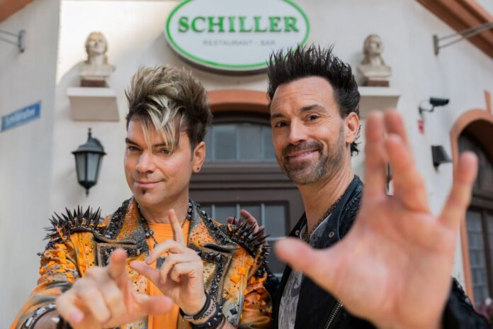 Ehrlich Brothers bei «Unter uns» Die Ehrlich Brothers sind zu Besuch in der fiktiven Schillerallee, in der die Serie «Unter uns» spielt.