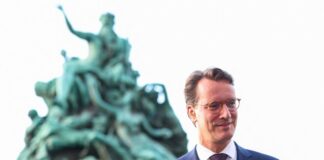 Wüst fühlt Olympia-Euphorie «bis unter die Badekappe» Beim Thema Olympia gerät NRW-Ministerpräsident Hendrik Wüst (CDU) ins Schwärmen.