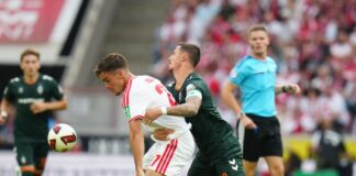 Köln verspielt Führung und spielt 1:1 gegen Bremen Kölns Thijs Dallinga (l) und Bremens Marco Friedl kämpfen ums den Ball.