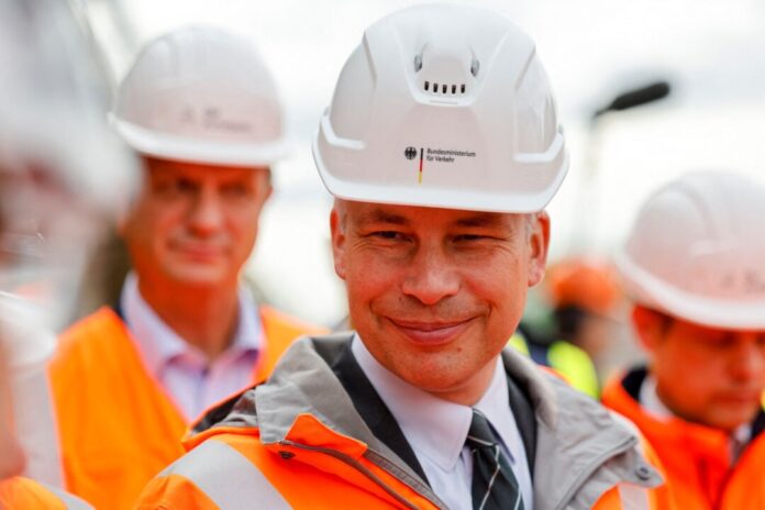 Baustelle der Bonner Nordbrücke Bundesverkehrsminister Bilger (CDU) will den Neubau der Brücke zügig voranbringen.