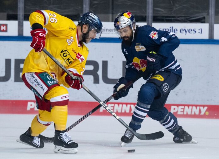 Phil Varone (l) Der einstige DEG-Stürmer Phil Varone (l) spielt künftig für Krefeld. (Archivbild)