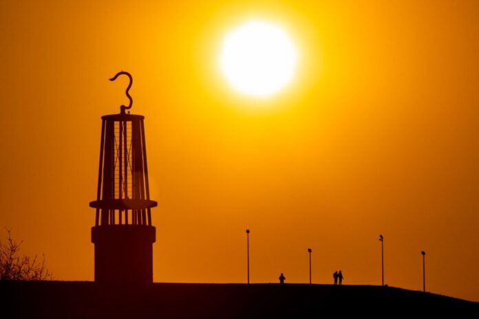Sonnenuntergang im Ruhrgebiet Die Ausspracheregeln der Ortsnamen in NRW bringen Auswärtige immer wieder ins Straucheln. (Archivbild)