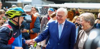 Bundespräsident beginnt dreitägigen Besuch im Ruhrgebiet Viele Bürger begrüßten den hohen Besuch freundlich in ihrer Stadt.