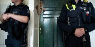 Schrottimmobilien: Hinweise auf Sozialleistungsmissbrauch Einsatzkräfte haben rund 140 Schrottimmobilien durchsucht.