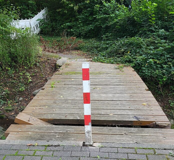 Brücke gesperrt