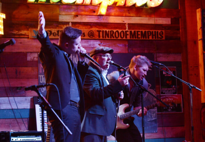 Chris Kramer & Beatbox`n`Blues Hochformat copyright Raphael Tenschert Chris Kramer lädt am 9. Oktober zu einem besonderen Blues-Abend ein. Foto: Raphael Tenschert