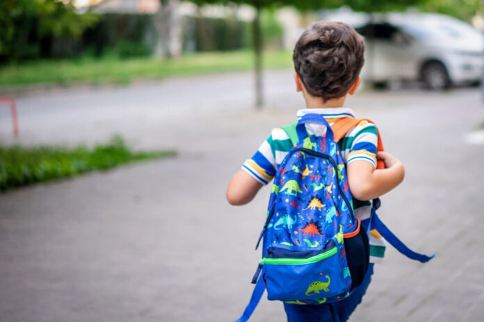 Einschulung_Schulweg_Erster_Schultag_Schule_Kinder_Klasse_2