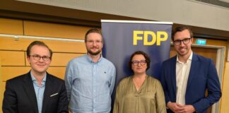 FDP im Kreis Mettmann stellt Team für die Landtagswahl auf Arlette Fleischer mit Luca Gerbl, Alexander Dürkopp und Alexander Steffen. Foto: Thomas Sterz