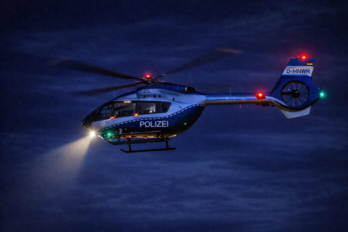 Symbolbild: Polizeihubschrauber Ein Polizeihubschrauber in der Luft. Foto: Polizei/Symbolbild