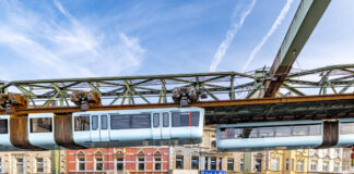 Schwebebahn: Vier längere Betriebsstörungen im August Eine Schwebebahn ist unterwegs. Foto: WSW