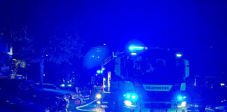 Fettbrand in Ratingen: Feuerwehr im Einsatz Ein Einsatzwagen vor Ort. Foto: Feuerwehr Ratingen