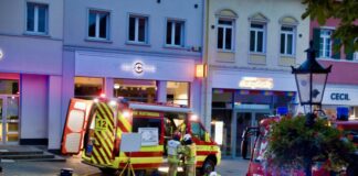 Ratingens Feuerwehr übt mitten in der Innenstadt Die Ratinger Brandschützer haben in der City eine Übung durchgeführt. Foto: Feuerwehr Ratingen