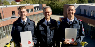 Zwei neue Brandmeister für Ratingen Die beiden Brandmeister haben ihre Urkunden erhalten. Foto: Feuerwehr Ratingen