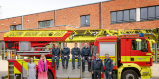 Ratingen: Neue Nachwuchskräfte starten bei der Feuerwehr An der Feuerwache sind die Urkunden überreicht worden. Foto: FW Ratingen