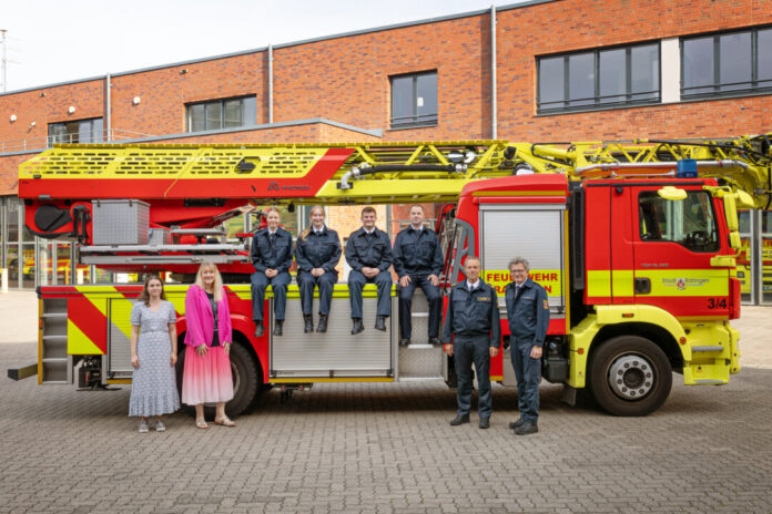 An der Feuerwache sind die Urkunden überreicht worden. Foto: FW Ratingen An der Feuerwache sind die Urkunden überreicht worden. Foto: FW Ratingen