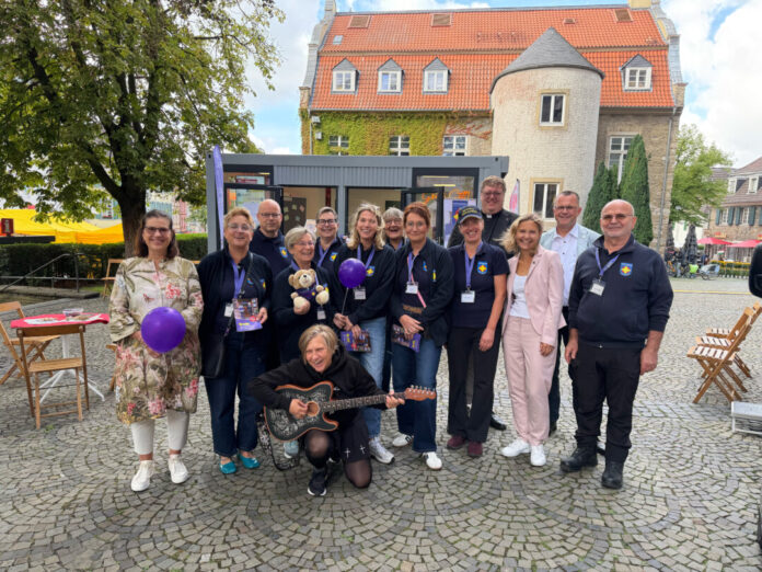 Die Notfallseelsorge hat sich in Ratingen mit einer Aktion vorgestellt. Foto: Kirchenkreis Düsseldorf-Mettmann Die Notfallseelsorge hat sich in Ratingen mit einer Aktion vorgestellt. Foto: Kirchenkreis Düsseldorf-Mettmann
