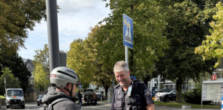 Niederberg: Polizei nimmt E-Scooter-Sünder ins Visier Polizeihauptkommissar Marcus Breker, Leiter BSD Velbert/Heiligenhaus, bei einer Verkehrskontrolle. Foto: Polizei