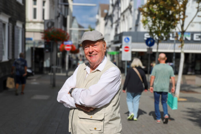 Gerd Leiendecker (82) an einem Ort, den er besonders mag: Velbert. Foto: Volkmann Gerd Leiendecker (82) an einem Ort, den er besonders mag: Velbert. Foto: Volkmann