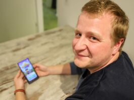 Velberter entwickelt Familien-App: „Haben uns bei der Höhle der Löwen beworben“ Der Velberter Dennis Mayer ist eine Hälfte des Entwicklerduos. Foto: Volkmann
