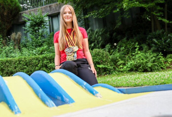 Johanna Winterhoff sammelt beim Minigolf fleißig Medaillen - jüngst hat die Velberterin zwei WM-Titel erspielt. Archivfoto: Volkmann Johanna Winterhoff sammelt beim Minigolf fleißig Medaillen - jüngst hat die Velberterin zwei WM-Titel erspielt. Archivfoto: Volkmann