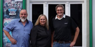 Mettmanner Wählergemeinschaft gegen Bebauung an der Kirchendelle Sabine Hauswald mit Volker Klein und Felix Spiecker. Foto: MUT