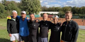 Starker Saisonabschluss der Velberter Netzball-Herren Mit 7:2 besiegen die Herren 30 des Netzballvereins den TC Bredeney beim letzten Spiel der Saison zu Hause Am Kostenberg. Von links nach rechts: Holger Zühlsdorff, Mark Joachim, Steffen Pickshaus, Oliver Bodenröder, Aaron Stahl und Nick Franke. Beim letzten Spiel nicht im Einsatz, aber bei den vorhergehen Matches haben auch Vincent van den Honert, Tim van den Dijssel, Niclas Schmitz, Marius Dahlmanns, Laurin Knoke und Fabian Nickel zum Saisonerfolg beigetragen. Foto: NBV