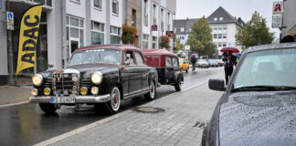 Kein Sonnenschein, aber viel Herzblut: So lief das Heiligenhauser Oldtimertreffen mit verkausoffenem Sonntag